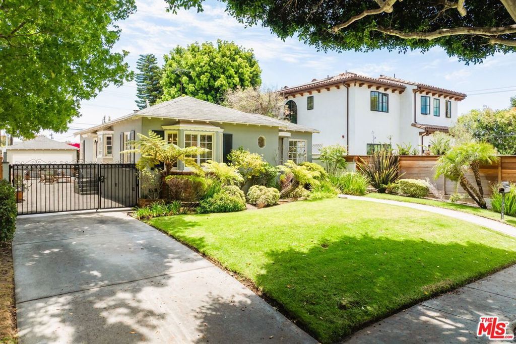 Image 5 of property listing at 2108 Hill Street, Santa Monica, CA 90405