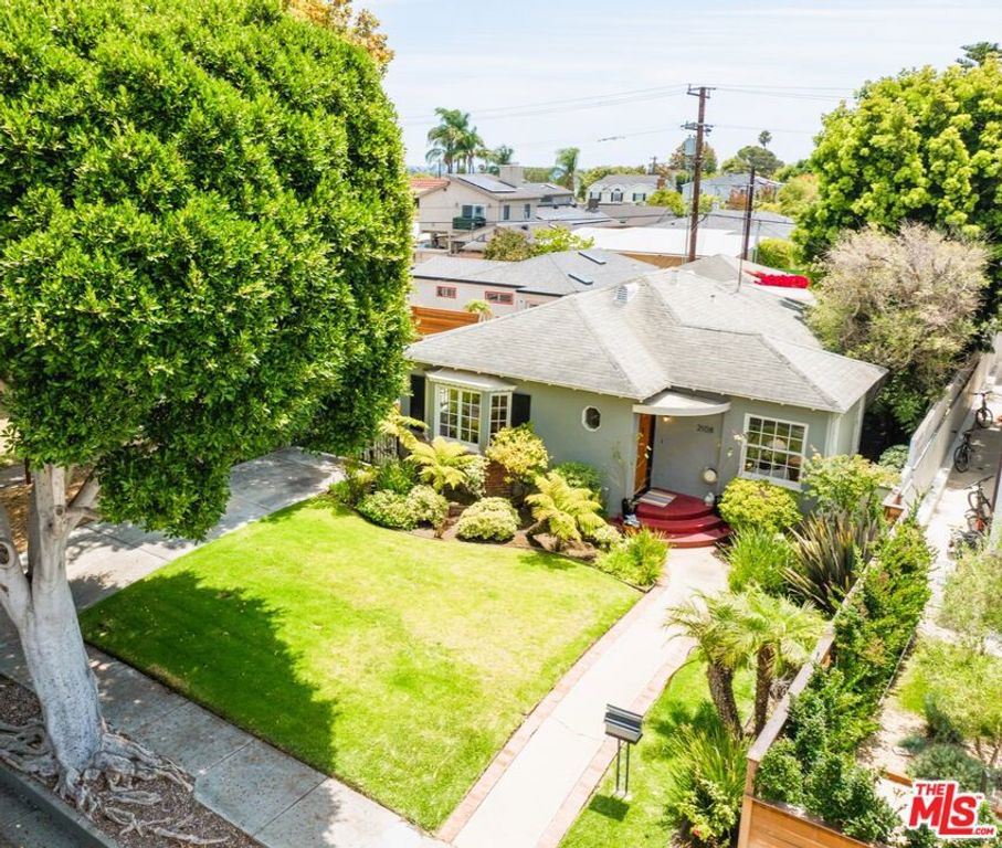 Image 50 of property listing at 2108 Hill Street, Santa Monica, CA 90405