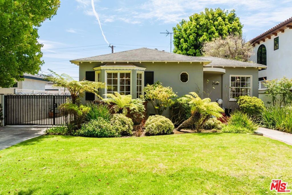 Image 6 of property listing at 2108 Hill Street, Santa Monica, CA 90405