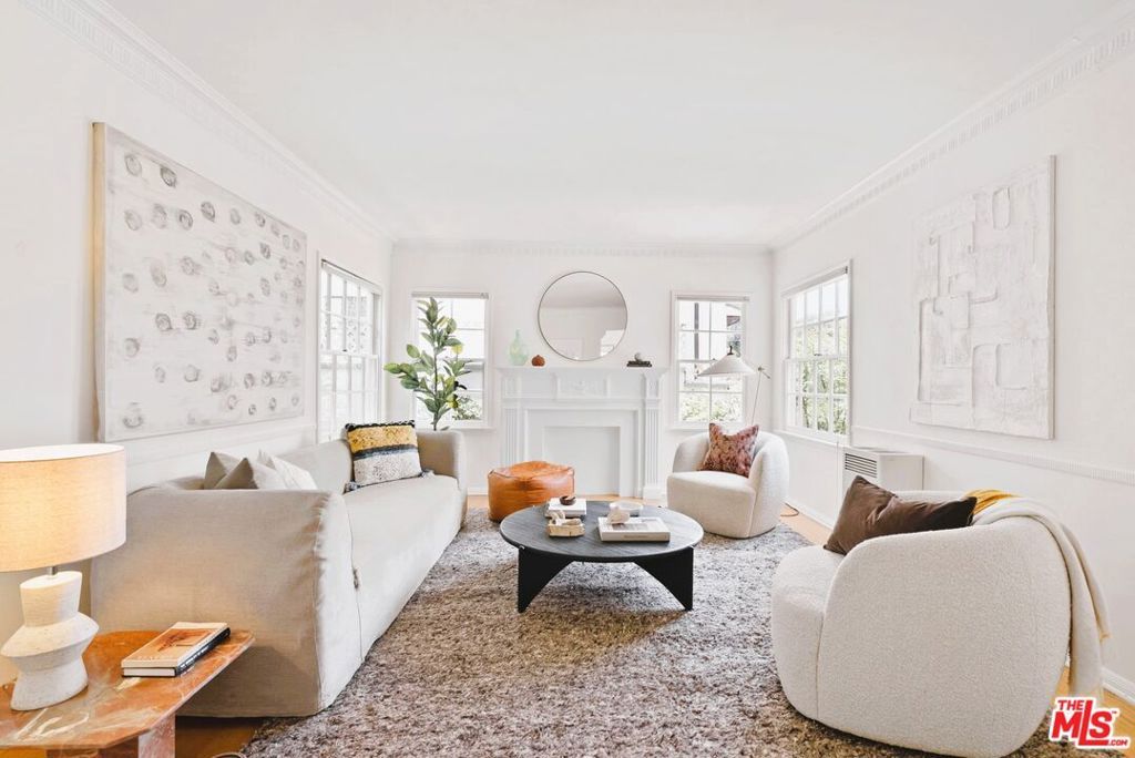 Image 7 of property listing at 2108 Hill Street, Santa Monica, CA 90405