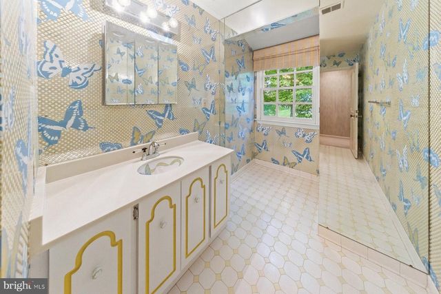 6605 KENHILL RD, Bethesda, MD 20817