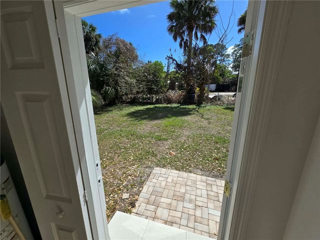1955 10th Place, Vero Beach, FL 32960