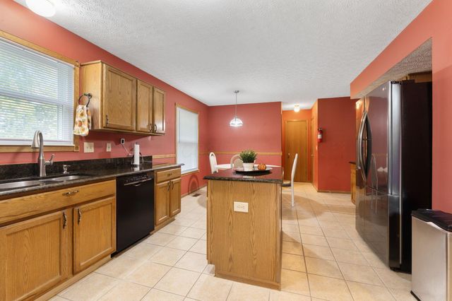 633 Rainbow Drive, Marysville, OH 43040