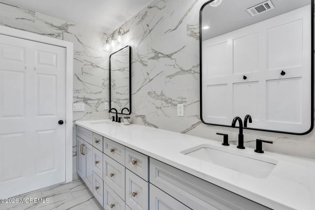 20 Hannah Lee Road, Barnegat, NJ 08005