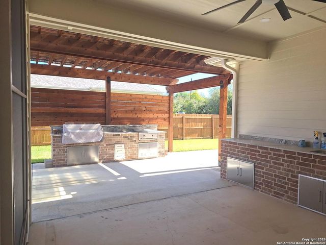 15504 capri, Selma, TX 78154