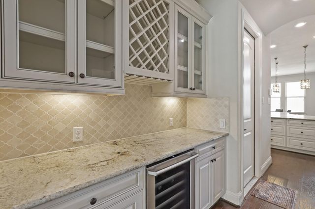 5730 Balcones Ridge Lane, Houston, TX 77059