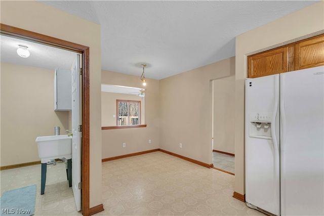 586 Abbe Road, Sheffield Lake, OH 44054