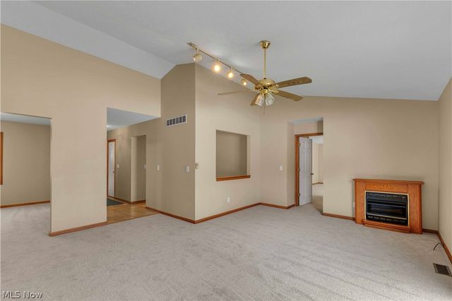 586 Abbe Road, Sheffield Lake, OH 44054