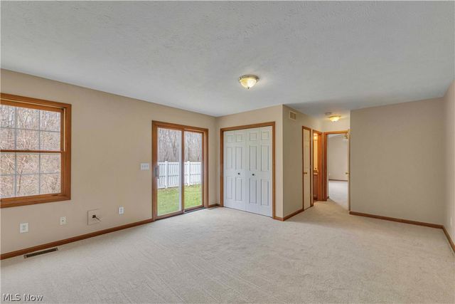 586 Abbe Road, Sheffield Lake, OH 44054