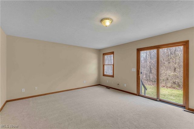 586 Abbe Road, Sheffield Lake, OH 44054