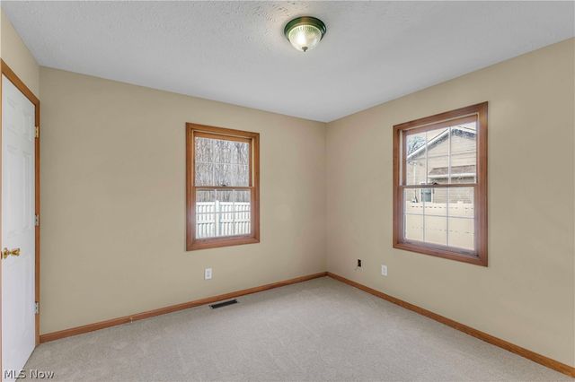 586 Abbe Road, Sheffield Lake, OH 44054