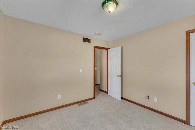 586 Abbe Road, Sheffield Lake, OH 44054