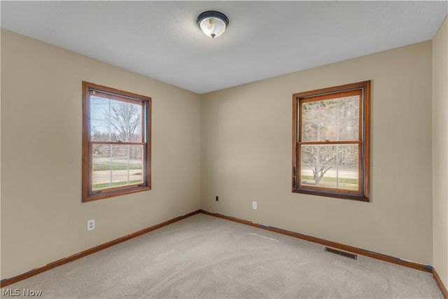 586 Abbe Road, Sheffield Lake, OH 44054