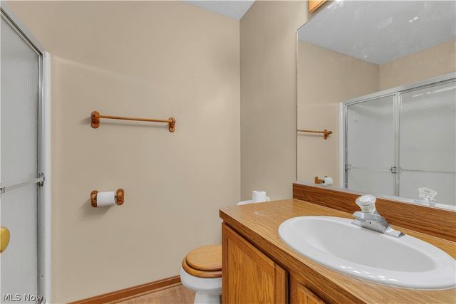 586 Abbe Road, Sheffield Lake, OH 44054