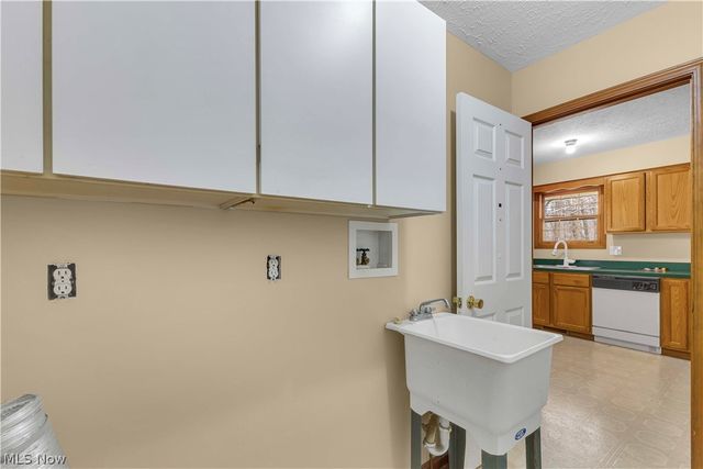 586 Abbe Road, Sheffield Lake, OH 44054