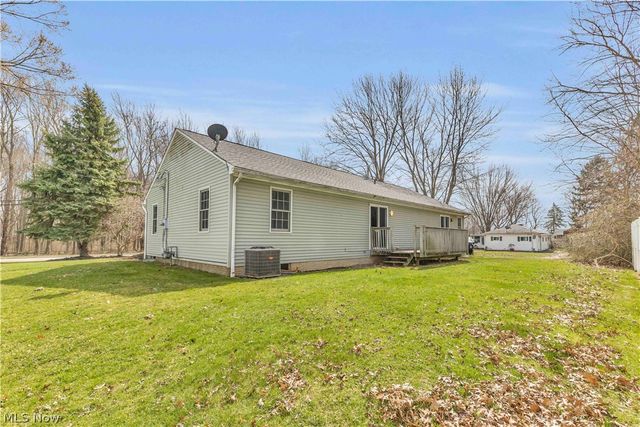 586 Abbe Road, Sheffield Lake, OH 44054