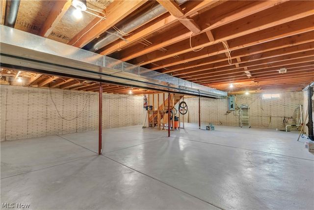 586 Abbe Road, Sheffield Lake, OH 44054