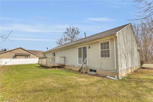 586 Abbe Road, Sheffield Lake, OH 44054