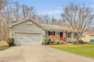 586 Abbe Road, Sheffield Lake, OH 44054