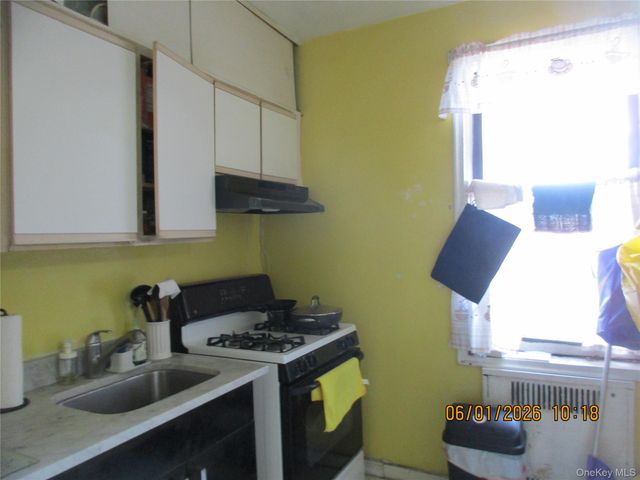 40-05 Ithaca Street 4M, Elmhurst, NY 11373