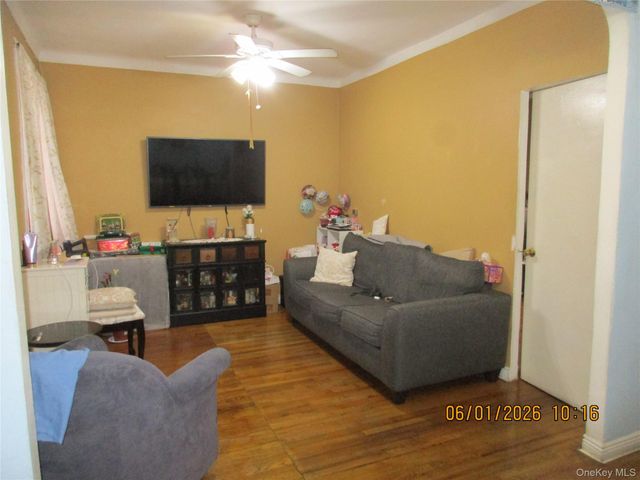 40-05 Ithaca Street 4M, Elmhurst, NY 11373
