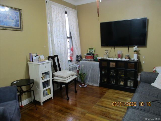 40-05 Ithaca Street 4M, Elmhurst, NY 11373