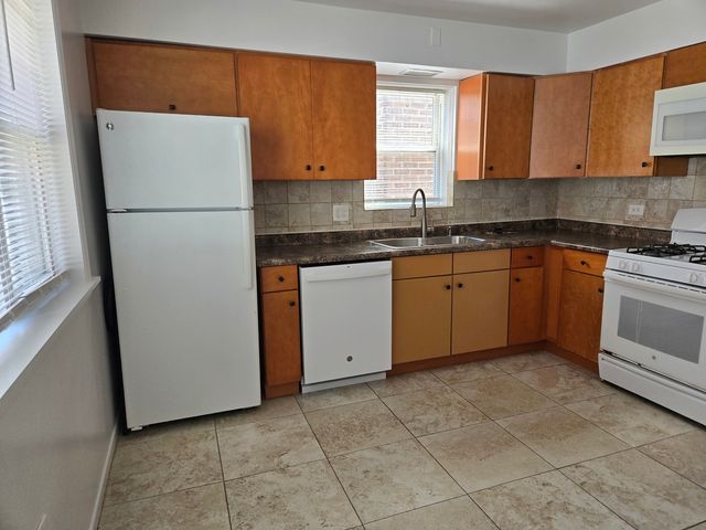 6039 N Artesian Avenue 2, Chicago, IL 60659