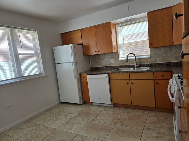 6039 N Artesian Avenue 2, Chicago, IL 60659
