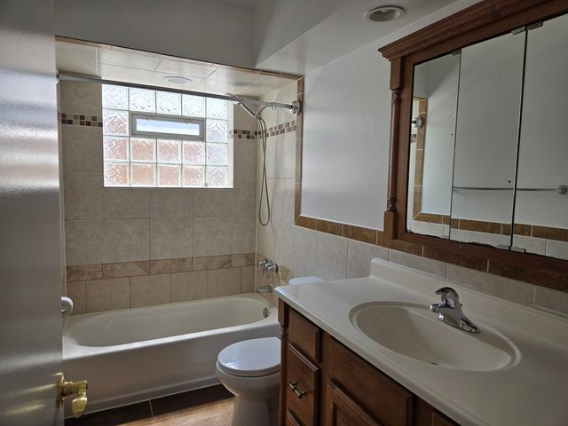 6039 N Artesian Avenue 2, Chicago, IL 60659