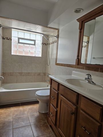 6039 N Artesian Avenue 2, Chicago, IL 60659