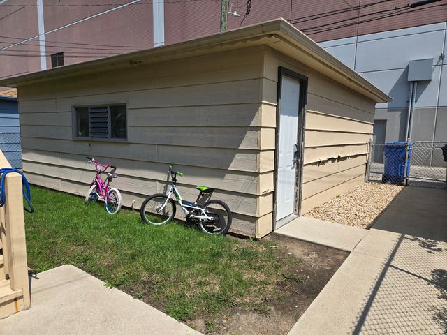 6039 N Artesian Avenue 2, Chicago, IL 60659