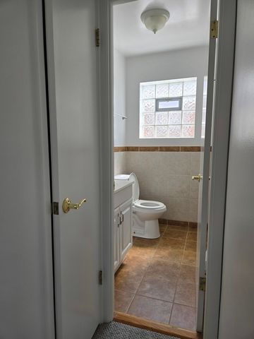 6039 N Artesian Avenue 2, Chicago, IL 60659