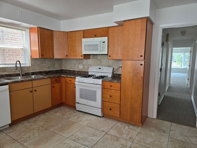 6039 N Artesian Avenue 2, Chicago, IL 60659