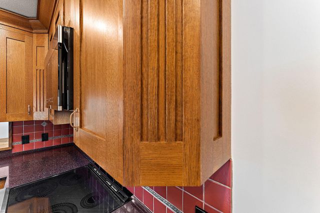 1017 Thomas Avenue S, Minneapolis, MN 55405