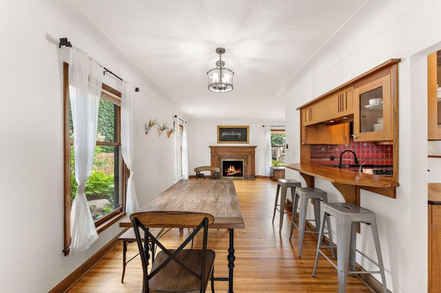 1017 Thomas Avenue S, Minneapolis, MN 55405