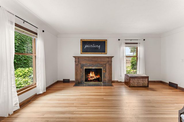 1017 Thomas Avenue S, Minneapolis, MN 55405