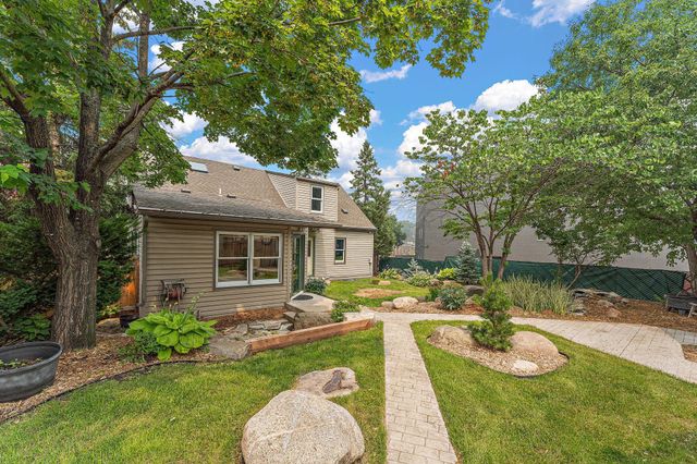 1017 Thomas Avenue S, Minneapolis, MN 55405