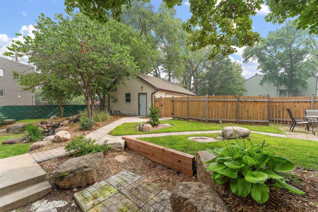 1017 Thomas Avenue S, Minneapolis, MN 55405