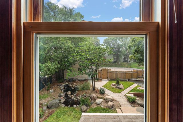 1017 Thomas Avenue S, Minneapolis, MN 55405