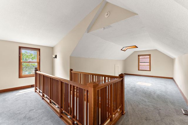 1017 Thomas Avenue S, Minneapolis, MN 55405