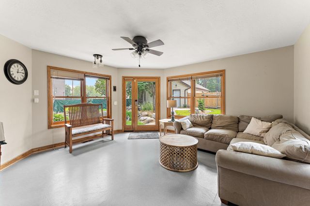 1017 Thomas Avenue S, Minneapolis, MN 55405