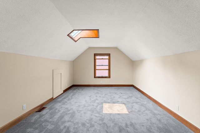 1017 Thomas Avenue S, Minneapolis, MN 55405