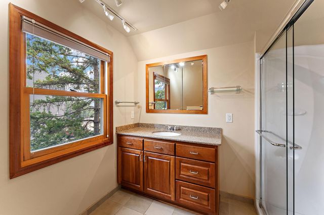 1017 Thomas Avenue S, Minneapolis, MN 55405