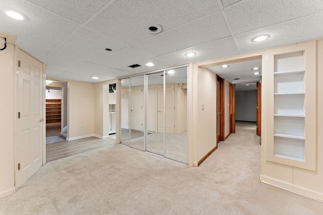 1017 Thomas Avenue S, Minneapolis, MN 55405