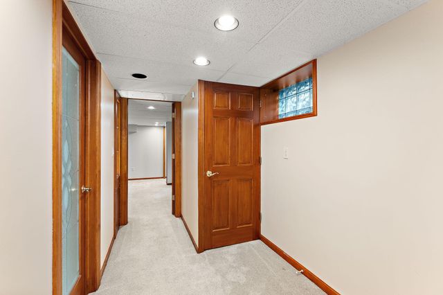 1017 Thomas Avenue S, Minneapolis, MN 55405