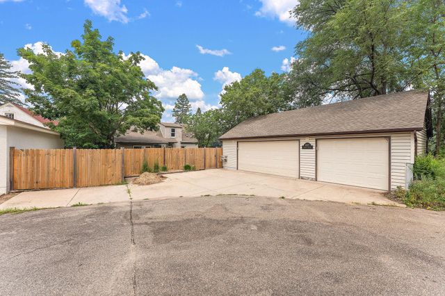 1017 Thomas Avenue S, Minneapolis, MN 55405