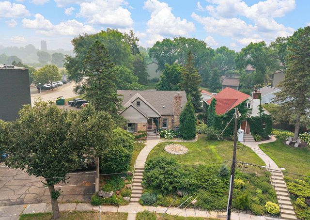 1017 Thomas Avenue S, Minneapolis, MN 55405