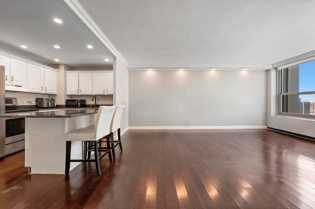 3600 N Lake Shore Drive 1608, Chicago, IL 60613