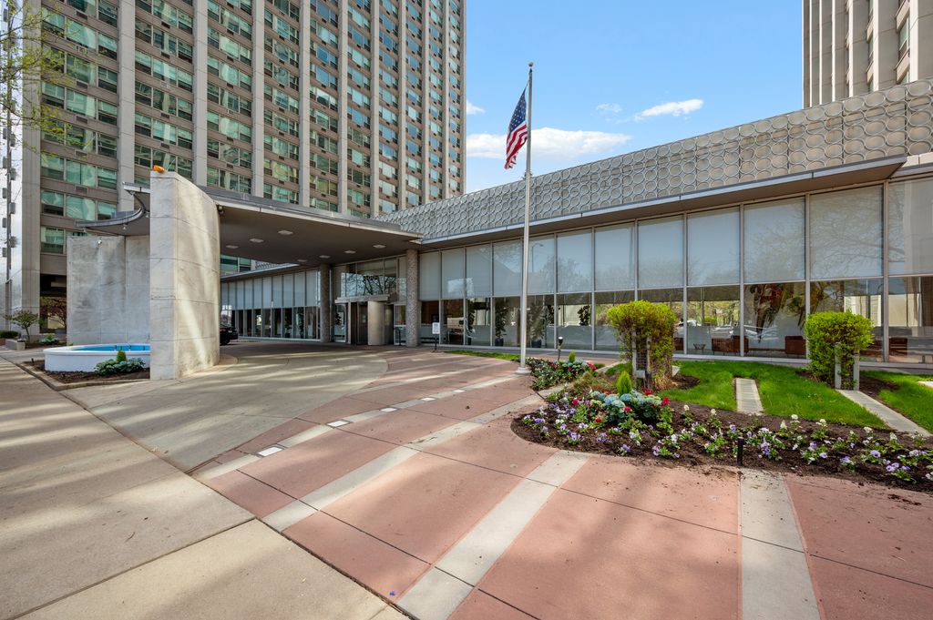 3600 N Lake Shore Drive 1608, Chicago, IL 60613