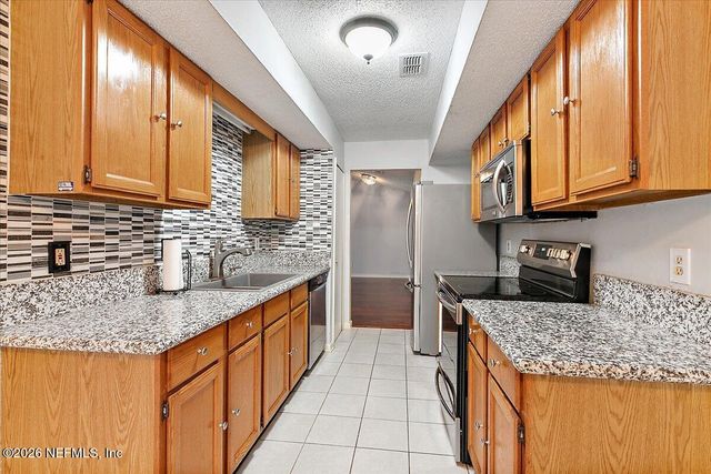 8461 IVEY Road, Jacksonville, FL 32216
